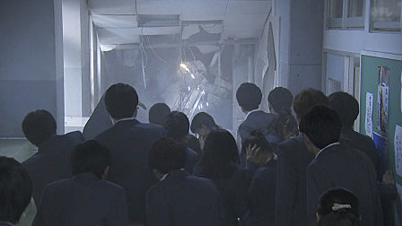 教学楼坍塌,29名学生被困在学校之中,如何逃生?