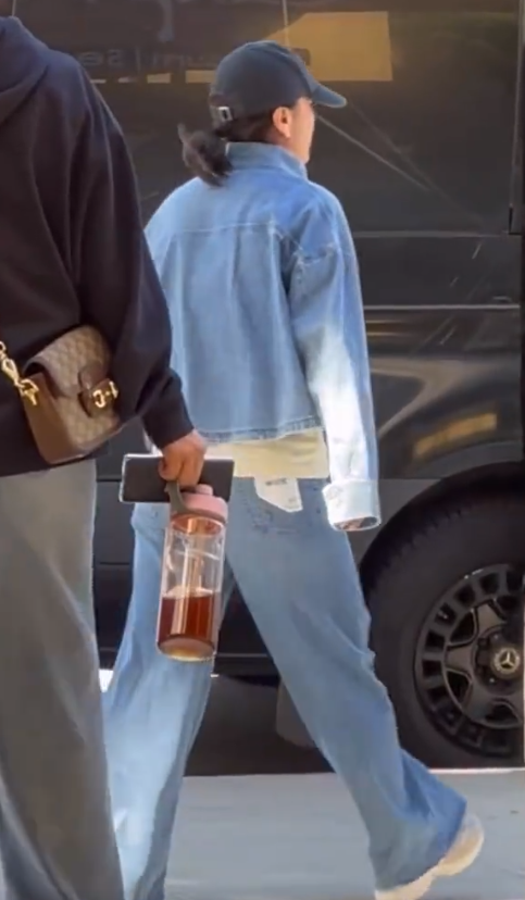 索尼计划翻拍《你好李焕英》,网友洛杉矶偶遇贾玲